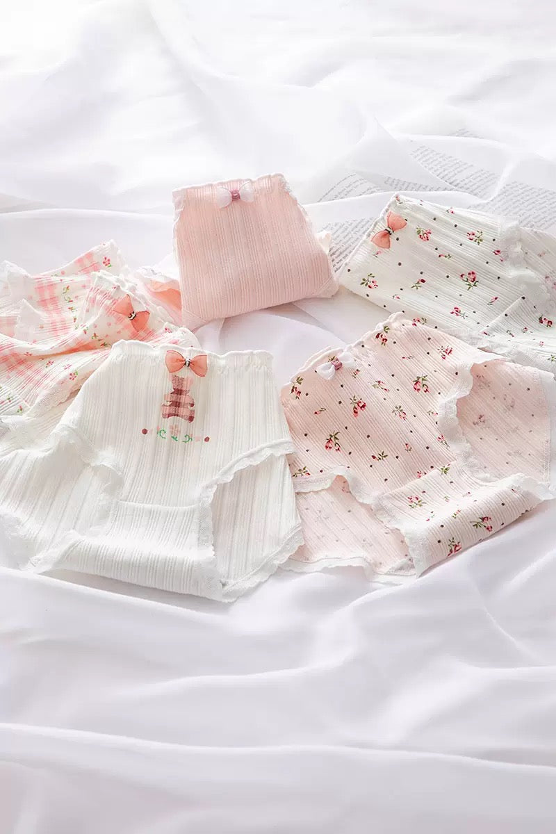 Women's Cotton Panties Mid Waist Comfortable Breathable Cute Sweet FLOWR Girl Briefs Underwear Female