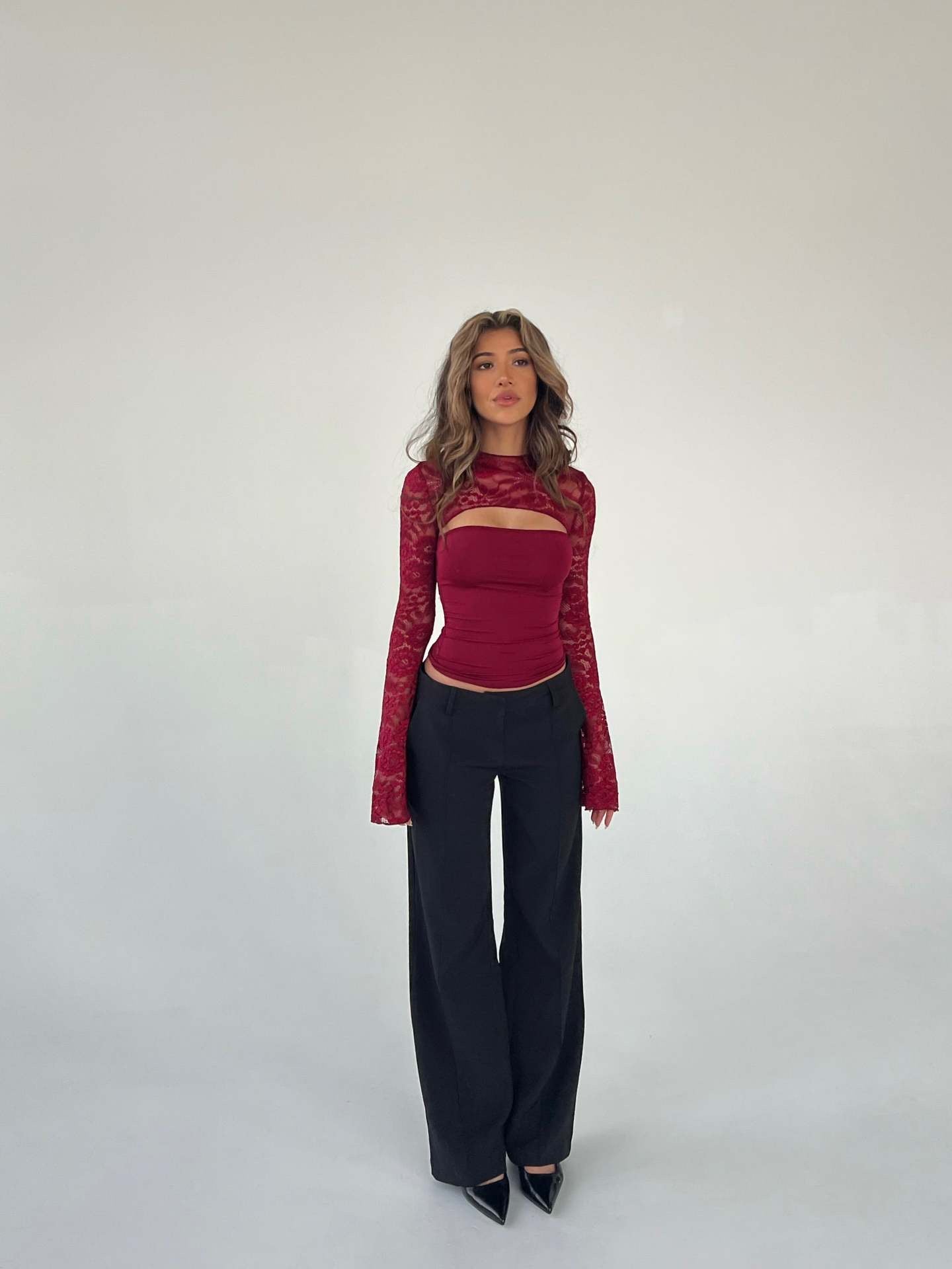 New Women's T-shirt Fashion Hollow Out Sexy Lace Flare Sleeve Slim Fit T-shirts Hot Girl Long Sleeve Tee Autumn Elegant Crop Top