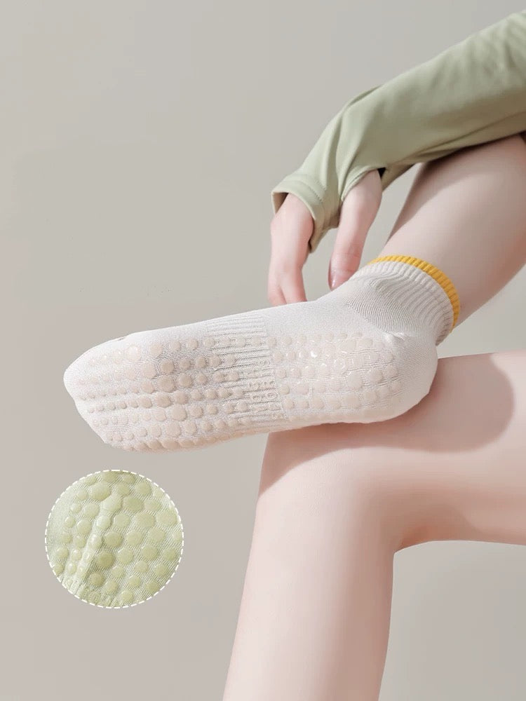 Cotton Anti Slip Yoga Socks Medium Length Socks Solid Color Fitness Pilates Women's Sports Socks Gradient Color Socks