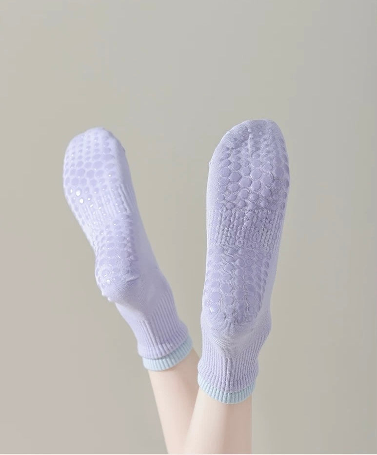 Cotton Anti Slip Yoga Socks Medium Length Socks Solid Color Fitness Pilates Women's Sports Socks Gradient Color Socks