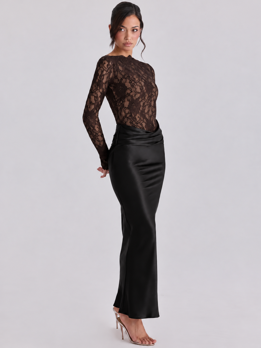 Abito lungo elegante da donna in pizzo floreale e raso, corpetto in pizzo trasparente a maniche lunghe, vita drappeggiata, vestibilità slim, abito da sera lungo fino ai piedi