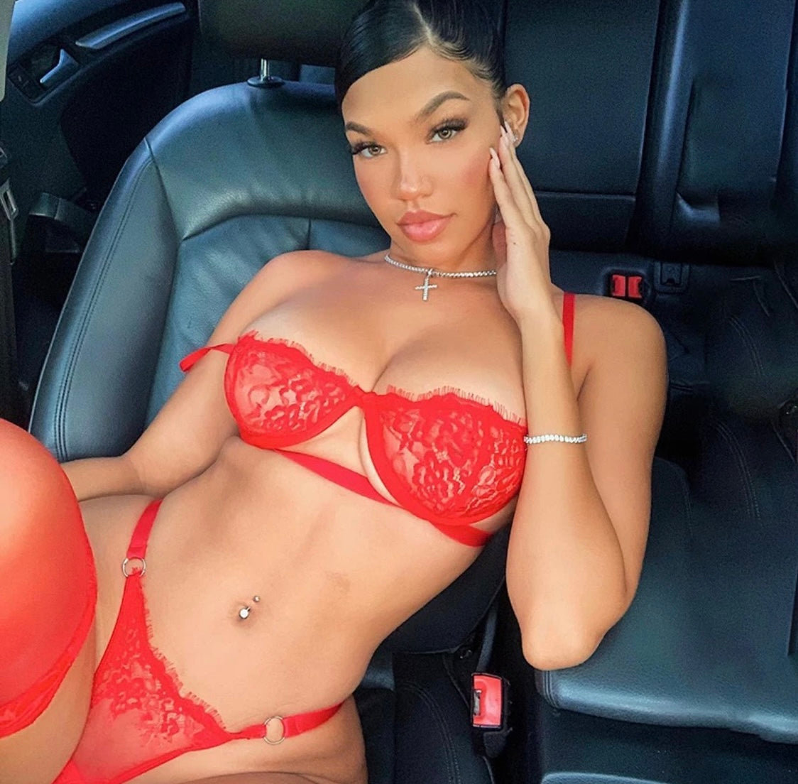 Allure Lace Underwire Bra & Thong Set