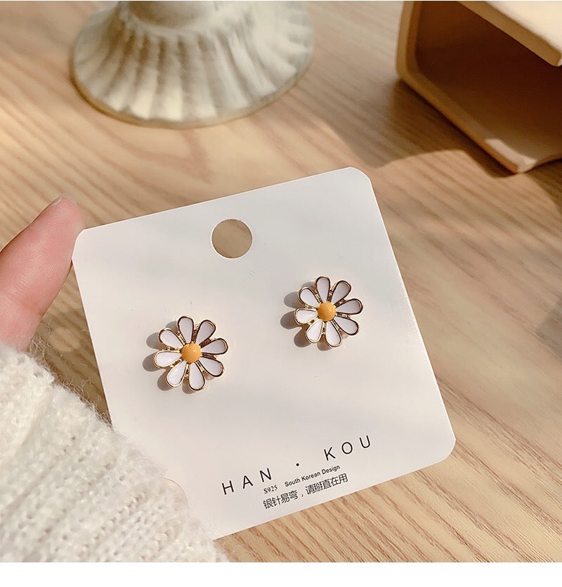 White sunflowers bright earrings