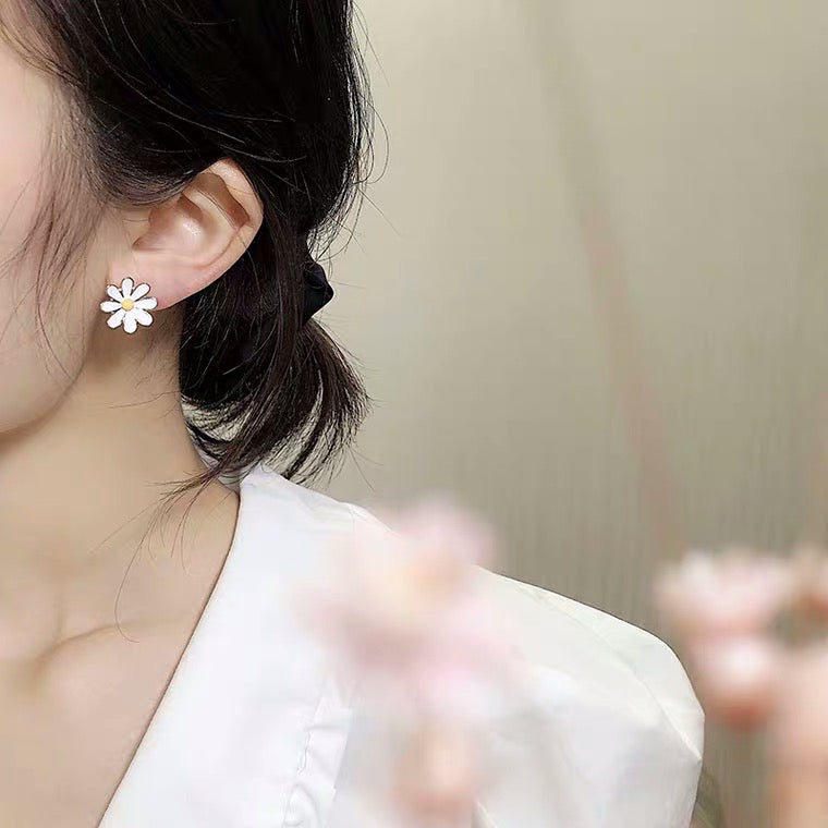 White sunflowers bright earrings