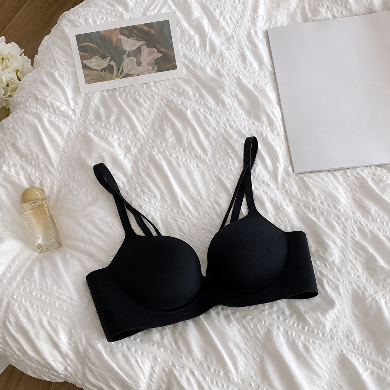 Sexy  Bra  Invisible Lift, Side Support Anti-Sagging Wirefree T-Shirt Bra with   on the support gathered underwear female bra