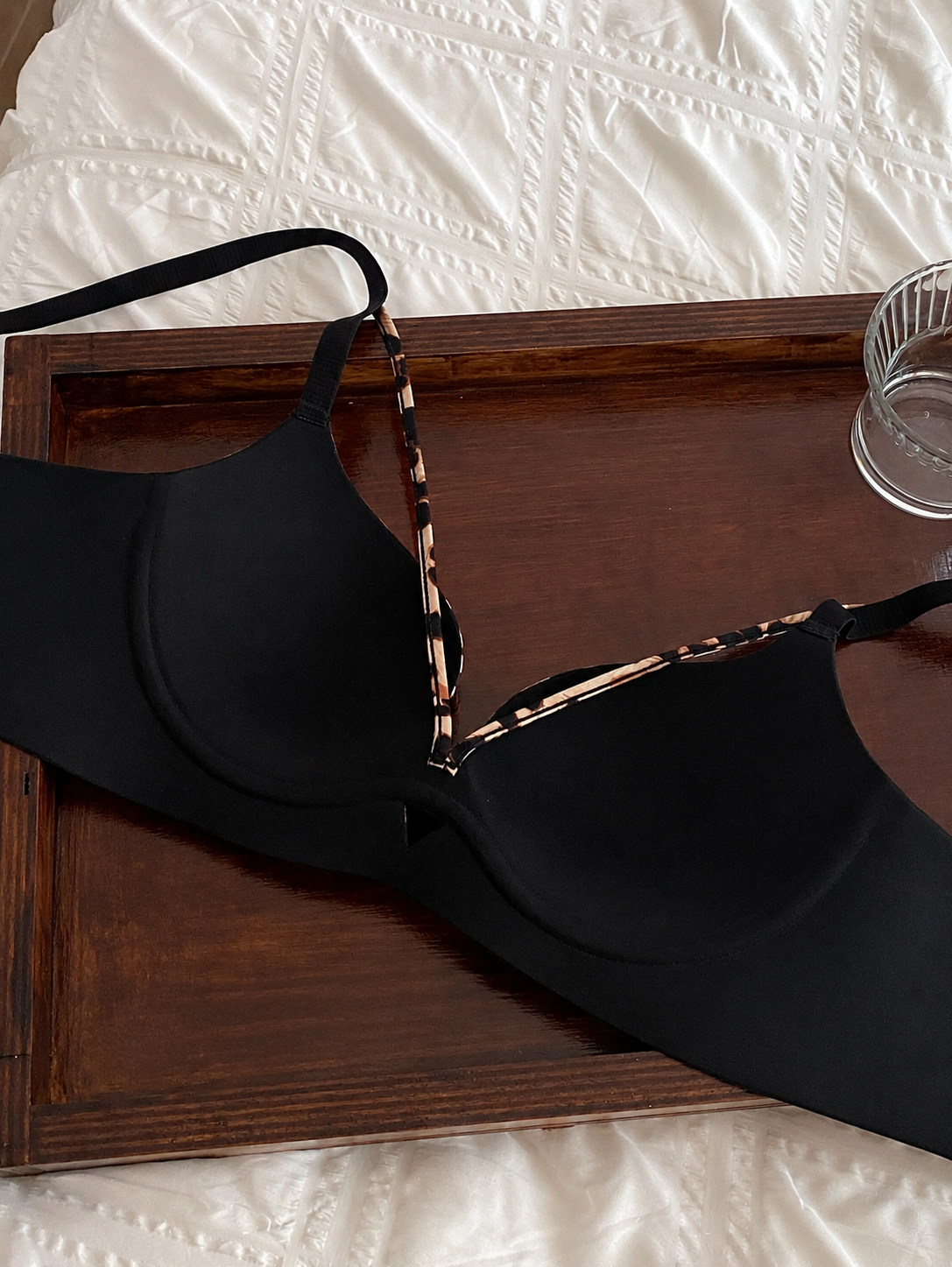 Sexy  Bra  Invisible Lift, Side Support Anti-Sagging Wirefree T-Shirt Bra with   on the support gathered underwear female bra