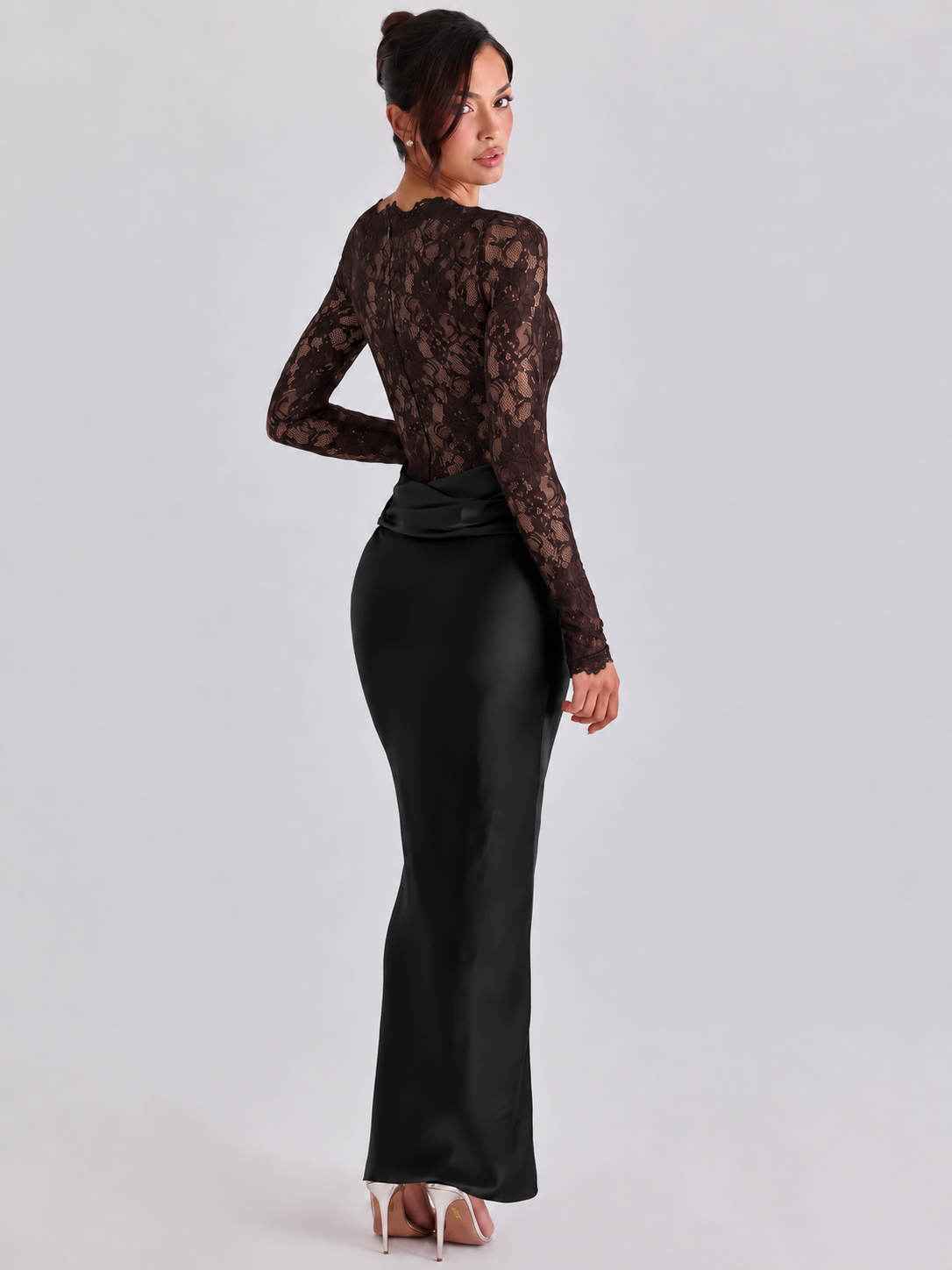 Abito lungo elegante da donna in pizzo floreale e raso, corpetto in pizzo trasparente a maniche lunghe, vita drappeggiata, vestibilità slim, abito da sera lungo fino ai piedi