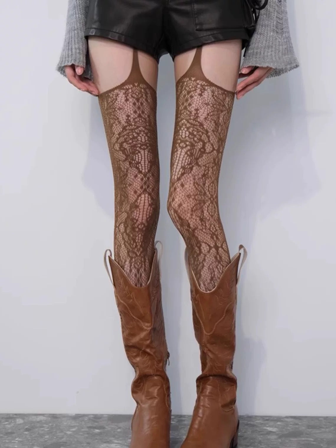 Women's fishnet stockings, black fishnet stockings, sexy stockings with provocative cuts for women, trendy and modern.