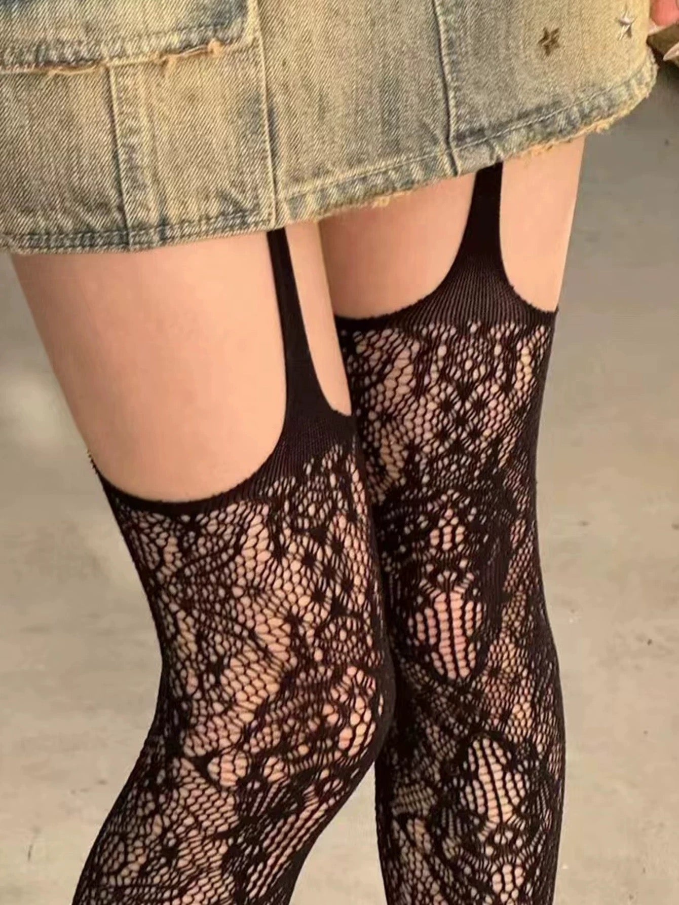 Women's fishnet stockings, black fishnet stockings, sexy stockings with provocative cuts for women, trendy and modern.