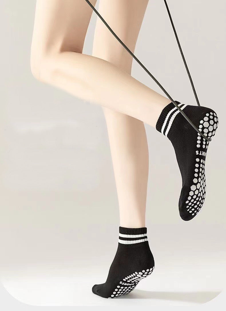 Cotton Anti Slip Yoga Socks Medium Length Socks Solid Color Fitness Pilates Women's Sports Socks Gradient Color Socks