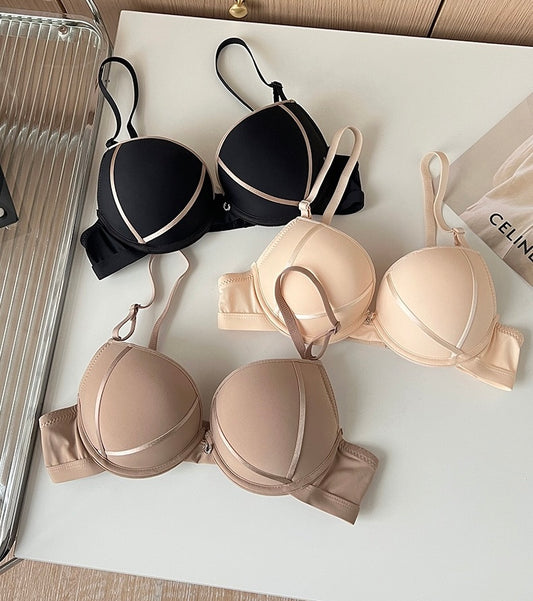 Women’s Wireless Push Bra – No Traces, Anti-Sagging, Seamless Support for Small Busts with Stylish Letter Print