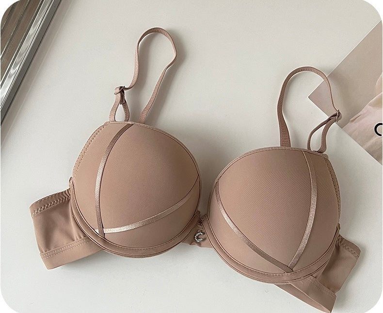 Women’s Wireless Push Bra – No Traces, Anti-Sagging, Seamless Support for Small Busts with Stylish Letter Print