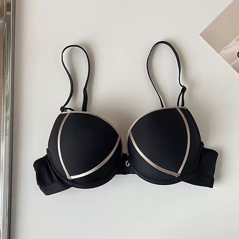 Women’s Wireless Push Bra – No Traces, Anti-Sagging, Seamless Support for Small Busts with Stylish Letter Print