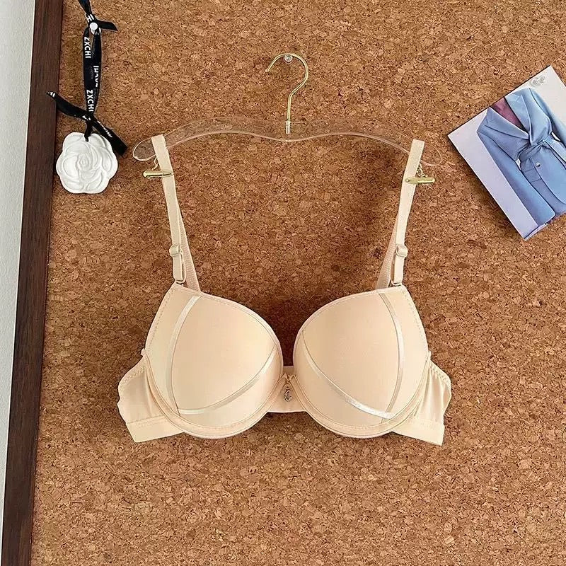 Women’s Wireless Push Bra – No Traces, Anti-Sagging, Seamless Support for Small Busts with Stylish Letter Print