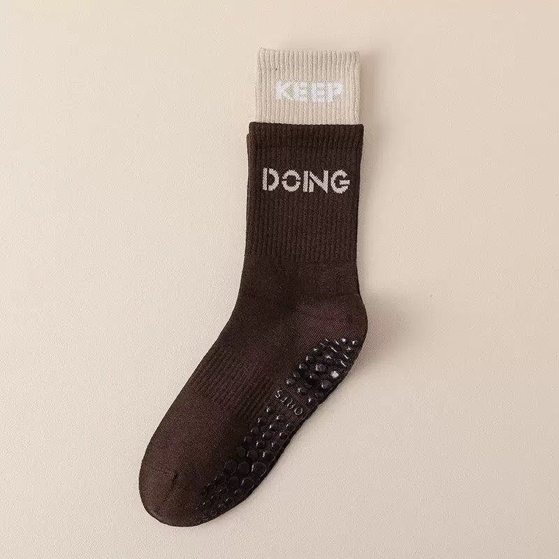 Cotton Anti Slip Yoga Socks Medium Length Socks Solid Color Fitness Pilates Women's Sports Socks Gradient Color Socks