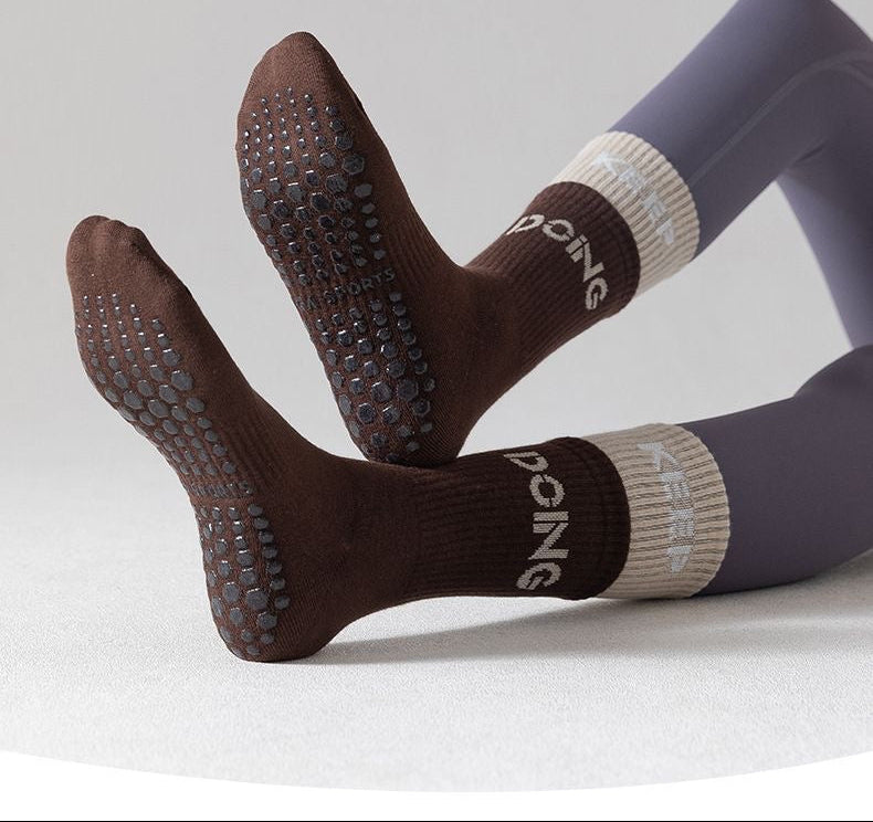 Cotton Anti Slip Yoga Socks Medium Length Socks Solid Color Fitness Pilates Women's Sports Socks Gradient Color Socks