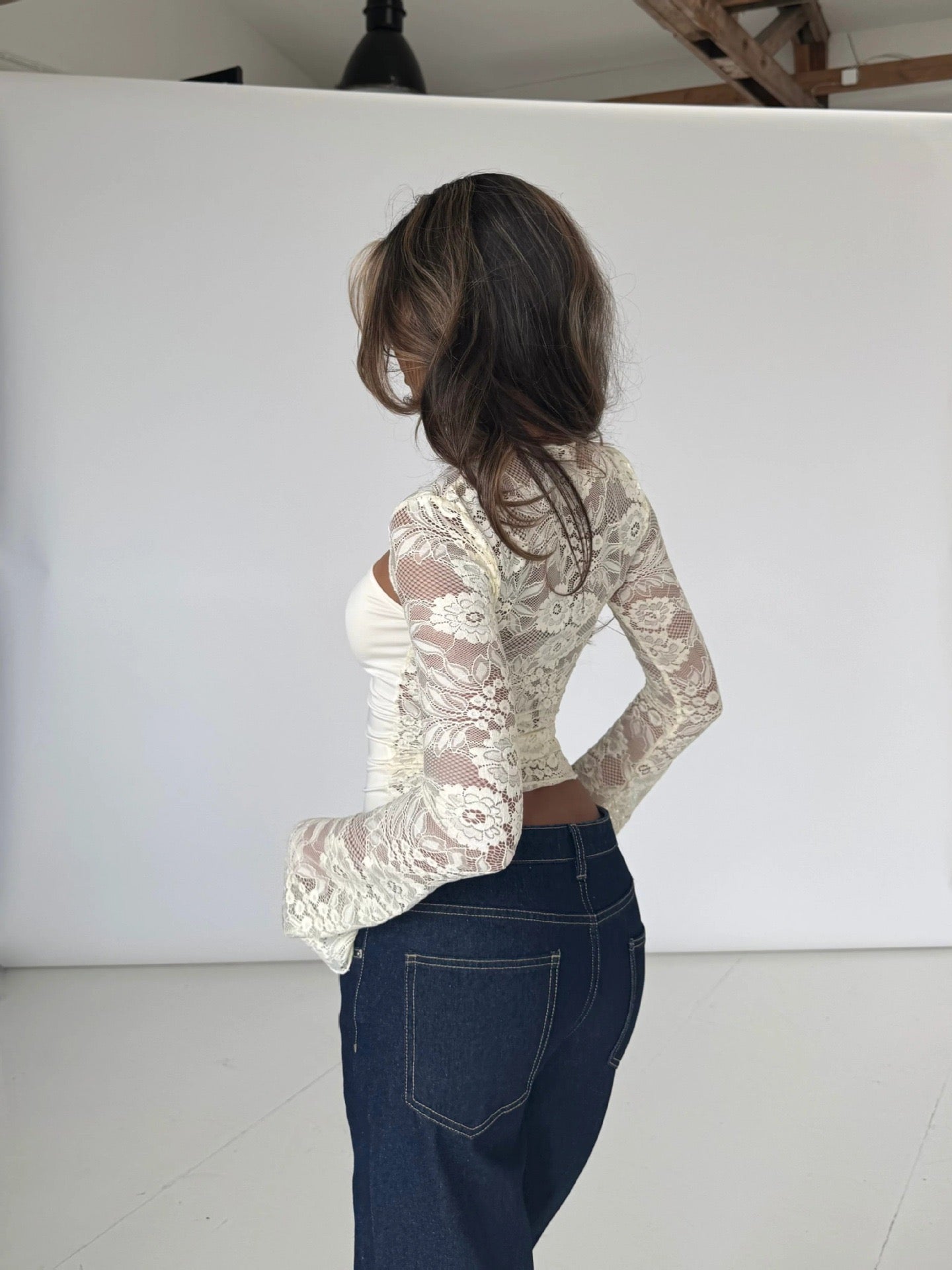 New Women's T-shirt Fashion Hollow Out Sexy Lace Flare Sleeve Slim Fit T-shirts Hot Girl Long Sleeve Tee Autumn Elegant Crop Top