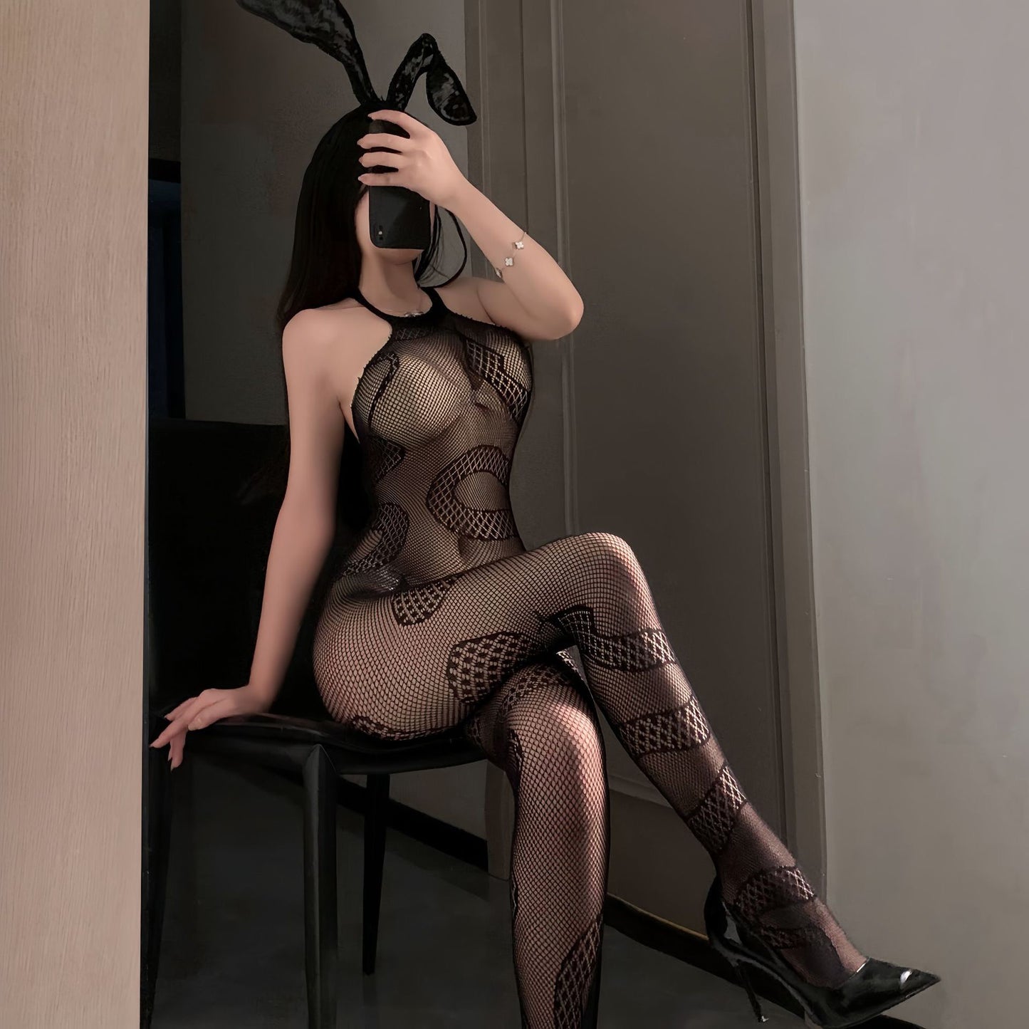 Net stockings for women, high-waisted Snake patterned net tights, thigh-high stockings.