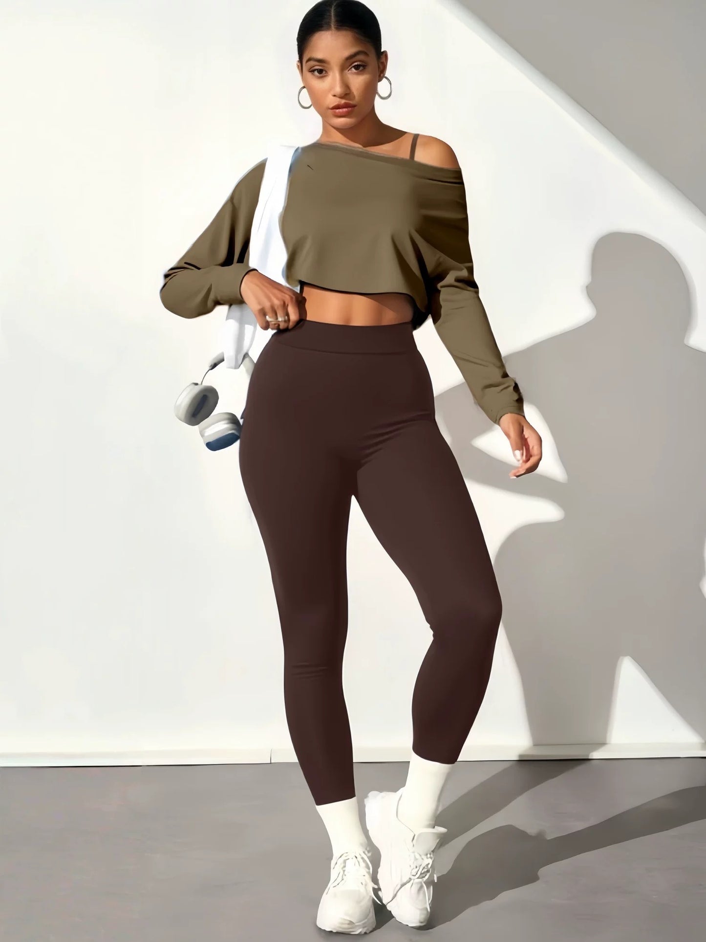 Fashionable lady's three-piece seamless bra, tight leggings, long-sleeved top, sports yoga outfit, ladies elastic fitness wear