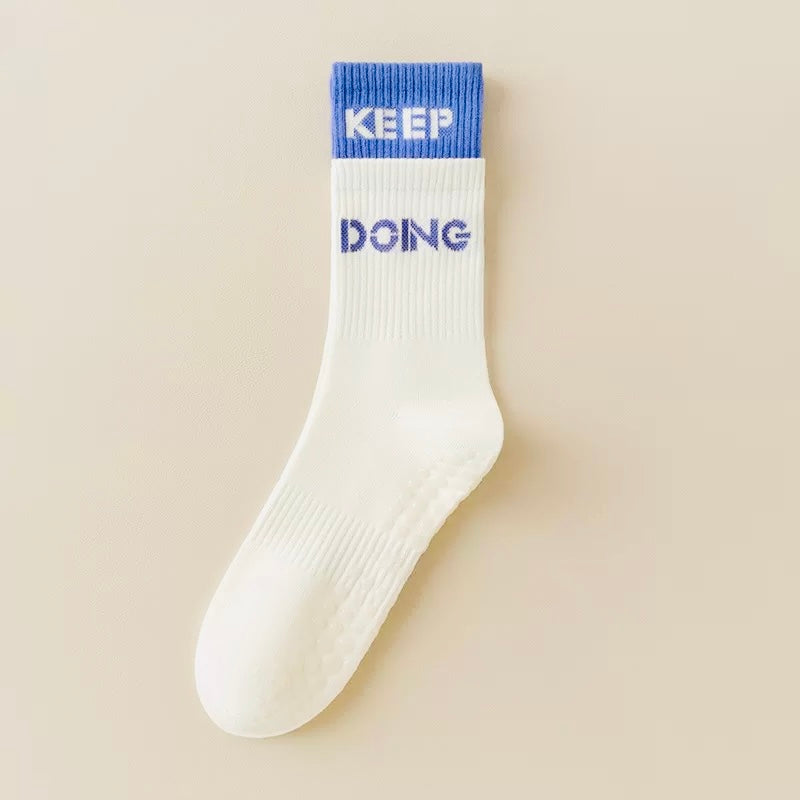 Cotton Anti Slip Yoga Socks Medium Length Socks Solid Color Fitness Pilates Women's Sports Socks Gradient Color Socks