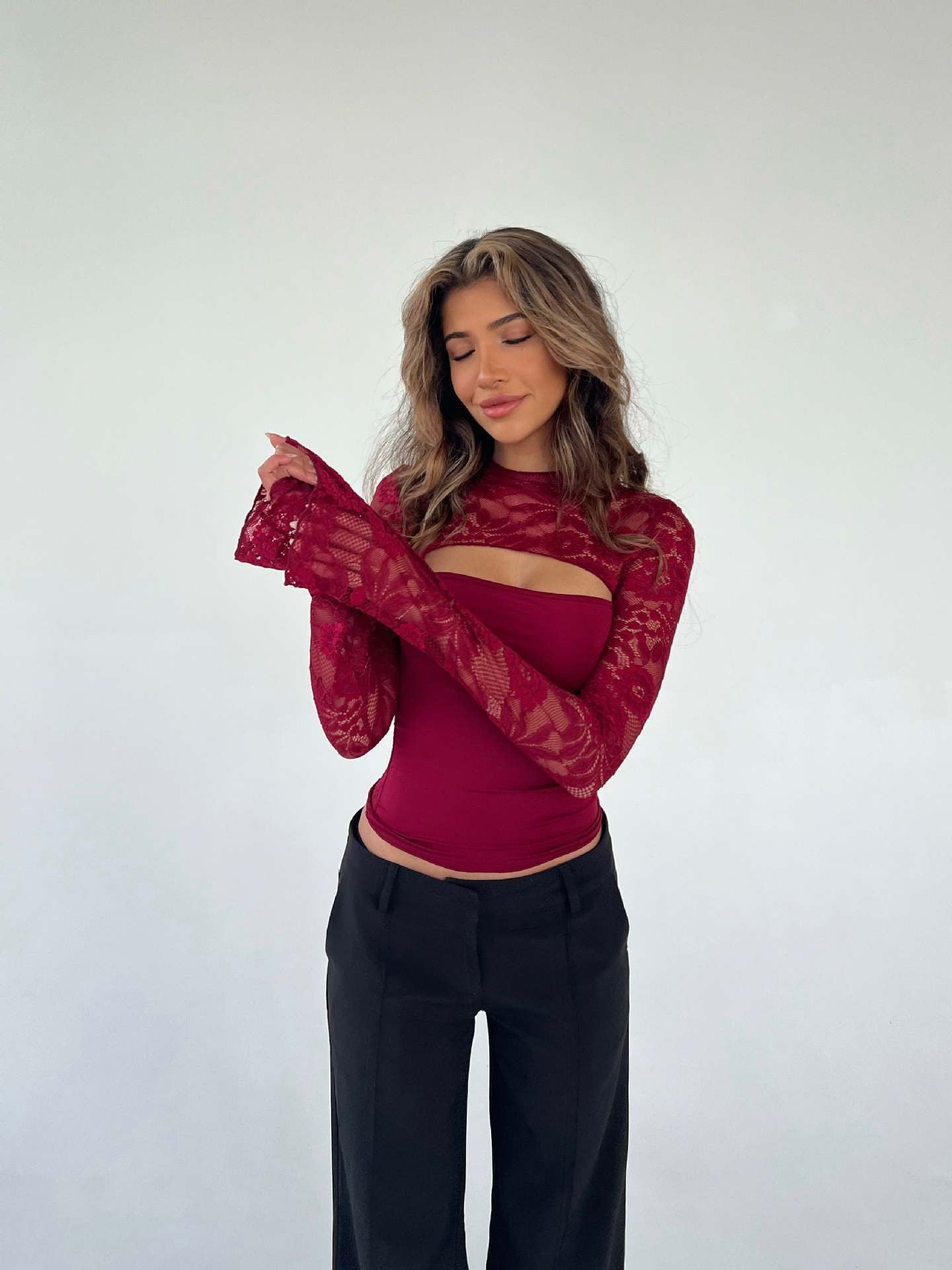 New Women's T-shirt Fashion Hollow Out Sexy Lace Flare Sleeve Slim Fit T-shirts Hot Girl Long Sleeve Tee Autumn Elegant Crop Top