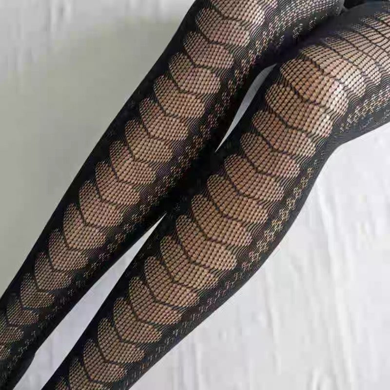 Net stockings for women, high-waisted Heart patterned net tights, thigh-high stockings.