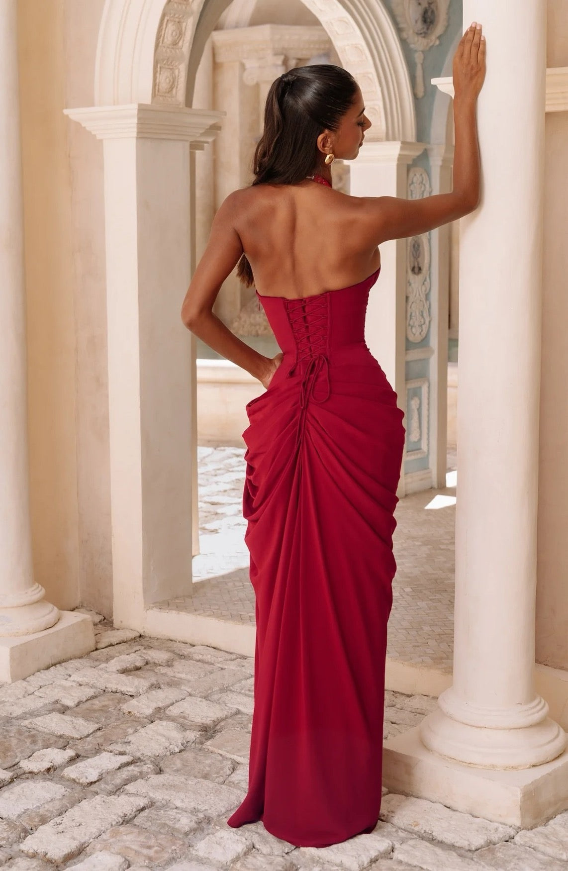Abito lungo elegante da donna con scollo all'americana, profondo scollo a V, vita arricciata, gonna drappeggiata, spacco frontale, vestibilità aderente, lunghezza a terra, abito da sera formale