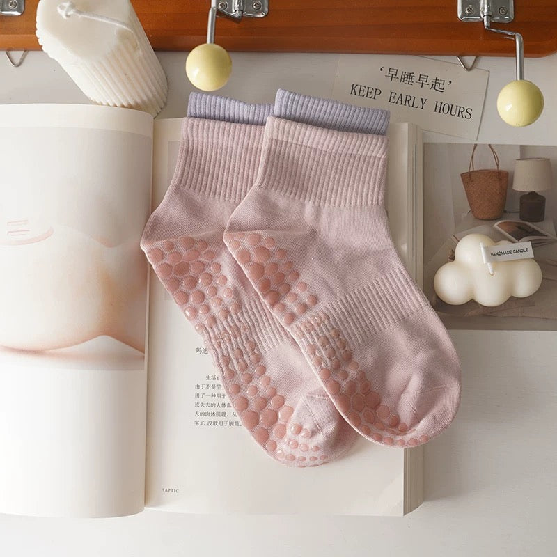 Cotton Anti Slip Yoga Socks Medium Length Socks Solid Color Fitness Pilates Women's Sports Socks Gradient Color Socks