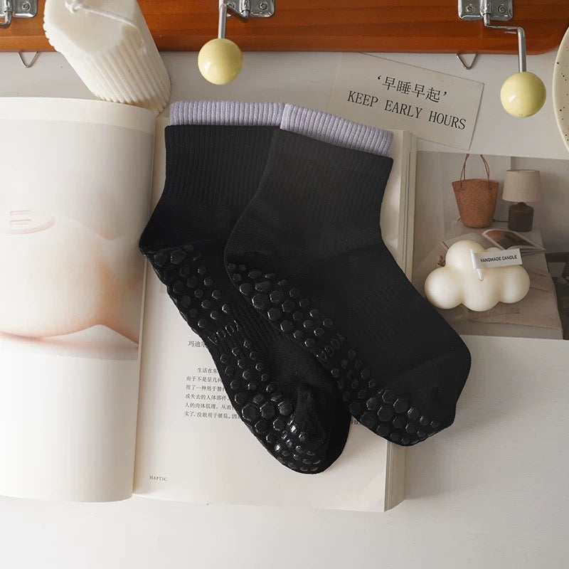 Cotton Anti Slip Yoga Socks Medium Length Socks Solid Color Fitness Pilates Women's Sports Socks Gradient Color Socks