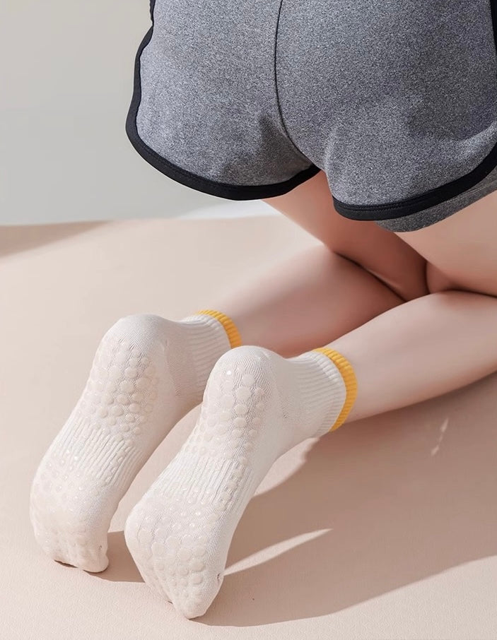 Cotton Anti Slip Yoga Socks Medium Length Socks Solid Color Fitness Pilates Women's Sports Socks Gradient Color Socks