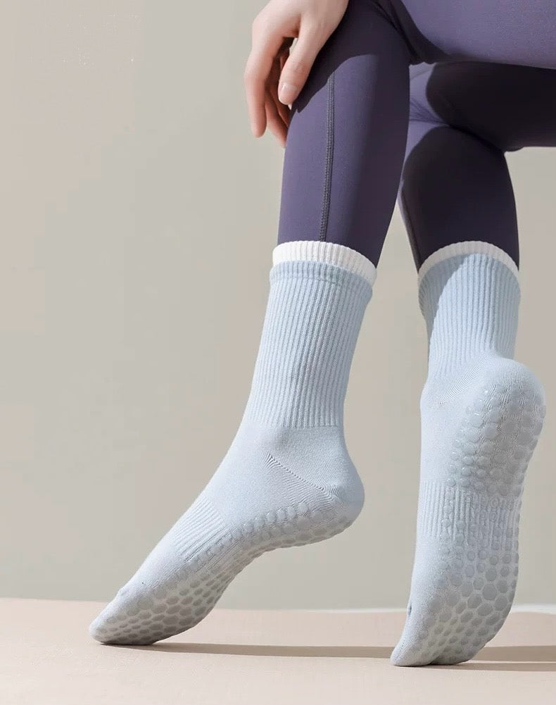 Cotton Anti Slip Yoga Socks Medium Length Socks Solid Color Fitness Pilates Women's Sports Socks Gradient Color Socks