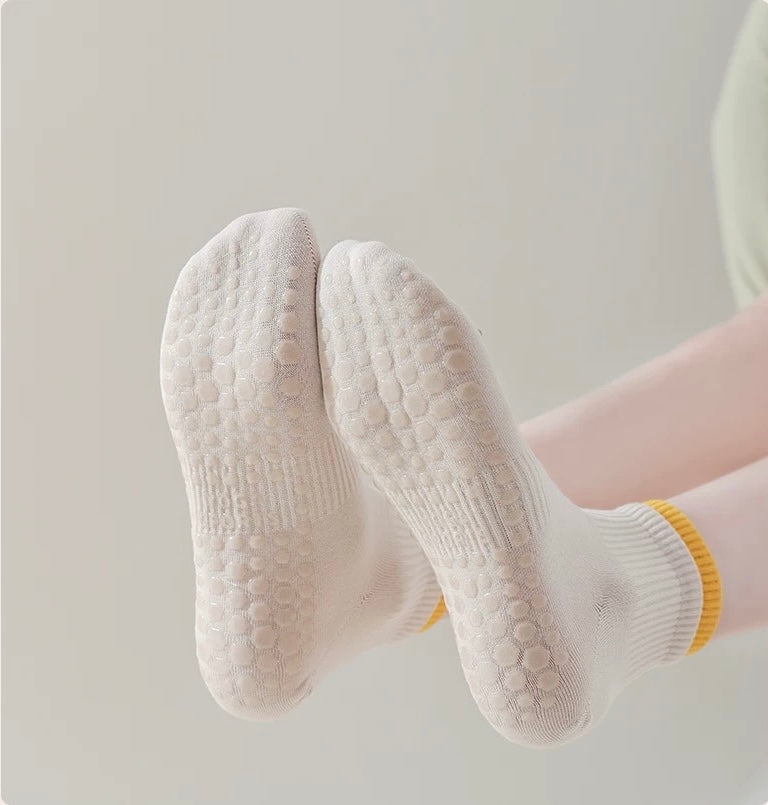 Cotton Anti Slip Yoga Socks Medium Length Socks Solid Color Fitness Pilates Women's Sports Socks Gradient Color Socks
