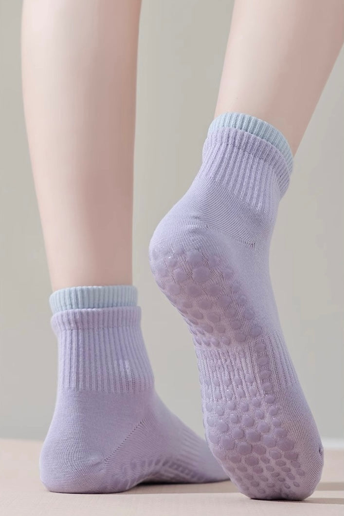 Cotton Anti Slip Yoga Socks Medium Length Socks Solid Color Fitness Pilates Women's Sports Socks Gradient Color Socks