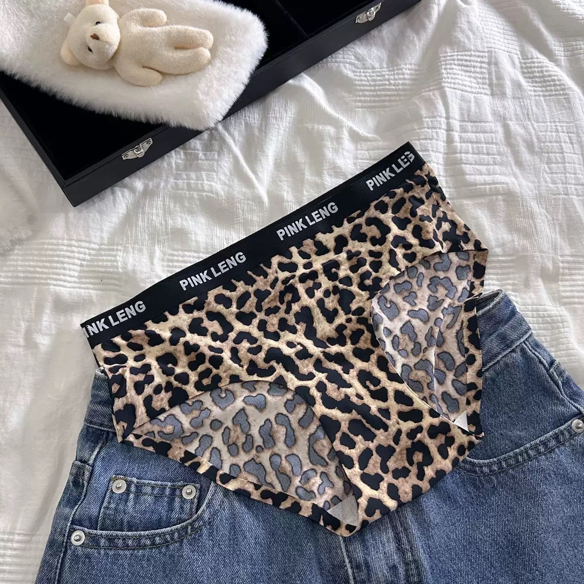 Sexy Seamless Panties Ice Silk Women's Comfortable Wrap Hip Letter Strap Sport Style Female Mid-rise Waist Briefs