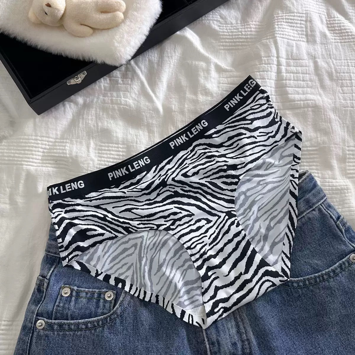 Sexy Seamless Panties Ice Silk Women's Comfortable Wrap Hip Letter Strap Sport Style Female Mid-rise Waist Briefs