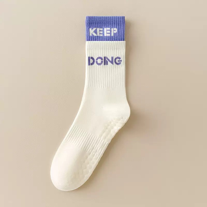 Cotton Anti Slip Yoga Socks Medium Length Socks Solid Color Fitness Pilates Women's Sports Socks Gradient Color Socks