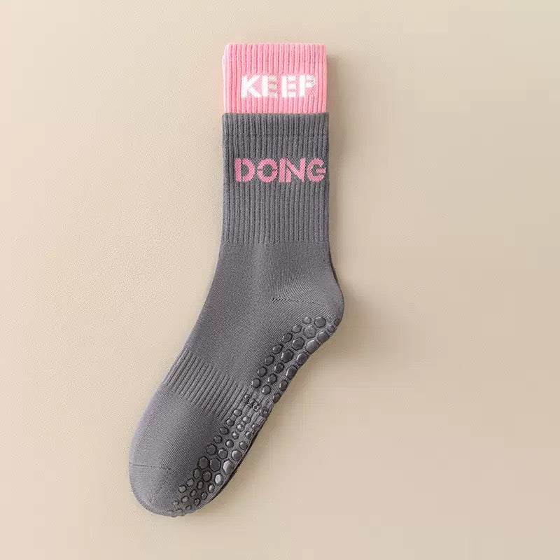 Cotton Anti Slip Yoga Socks Medium Length Socks Solid Color Fitness Pilates Women's Sports Socks Gradient Color Socks
