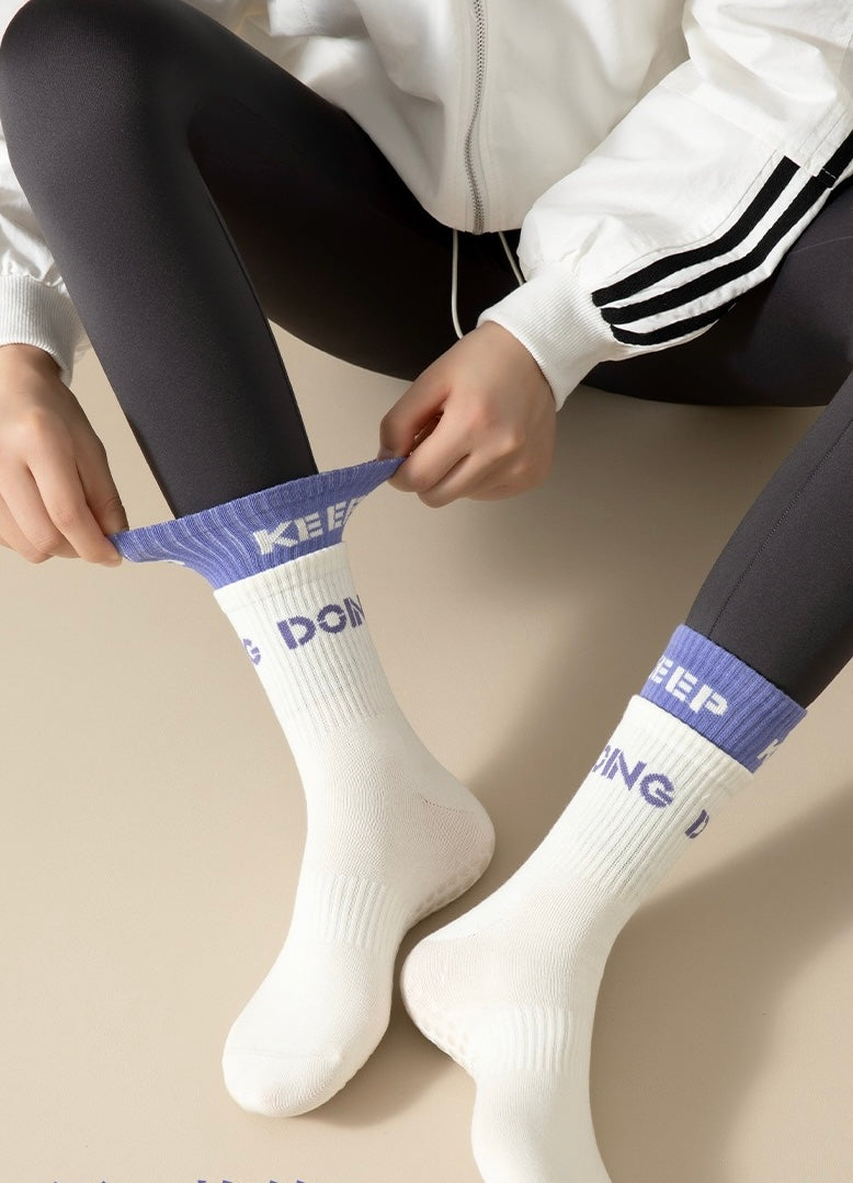 Cotton Anti Slip Yoga Socks Medium Length Socks Solid Color Fitness Pilates Women's Sports Socks Gradient Color Socks