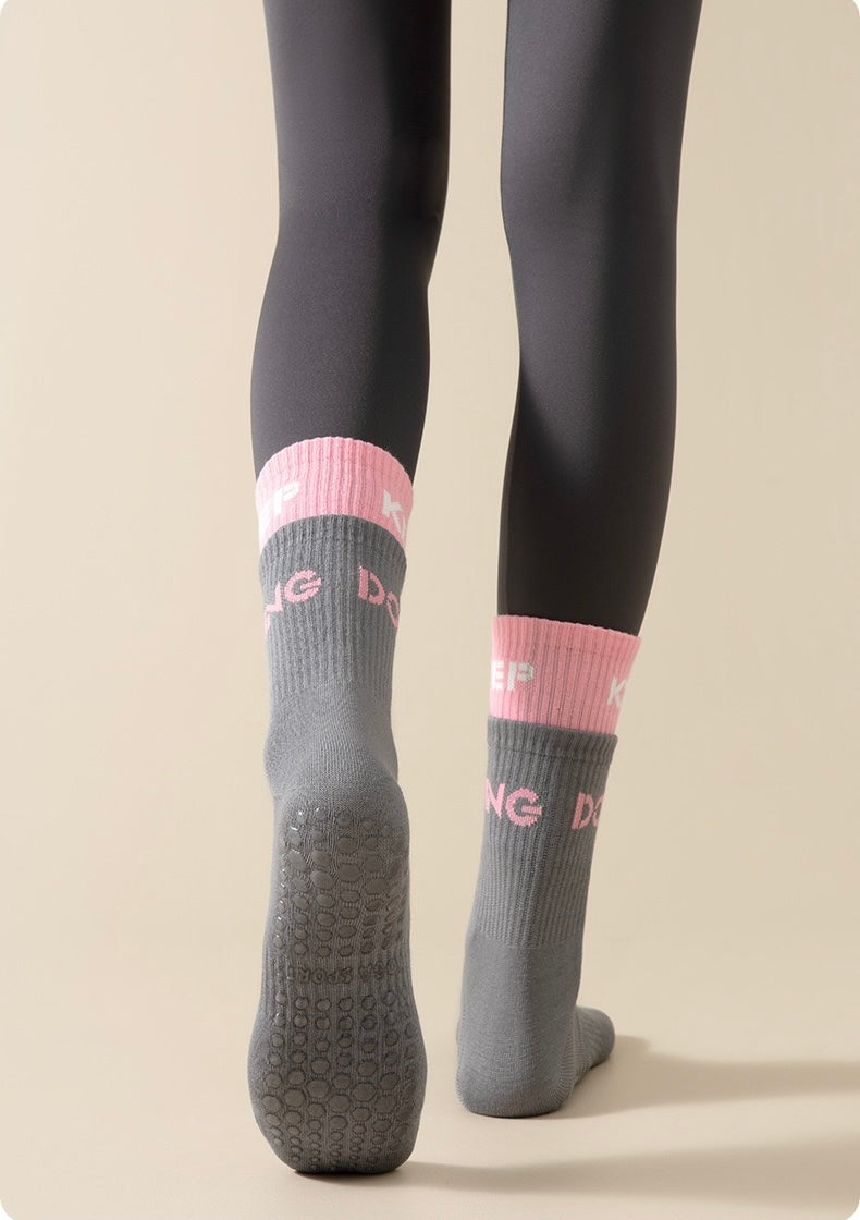 Cotton Anti Slip Yoga Socks Medium Length Socks Solid Color Fitness Pilates Women's Sports Socks Gradient Color Socks