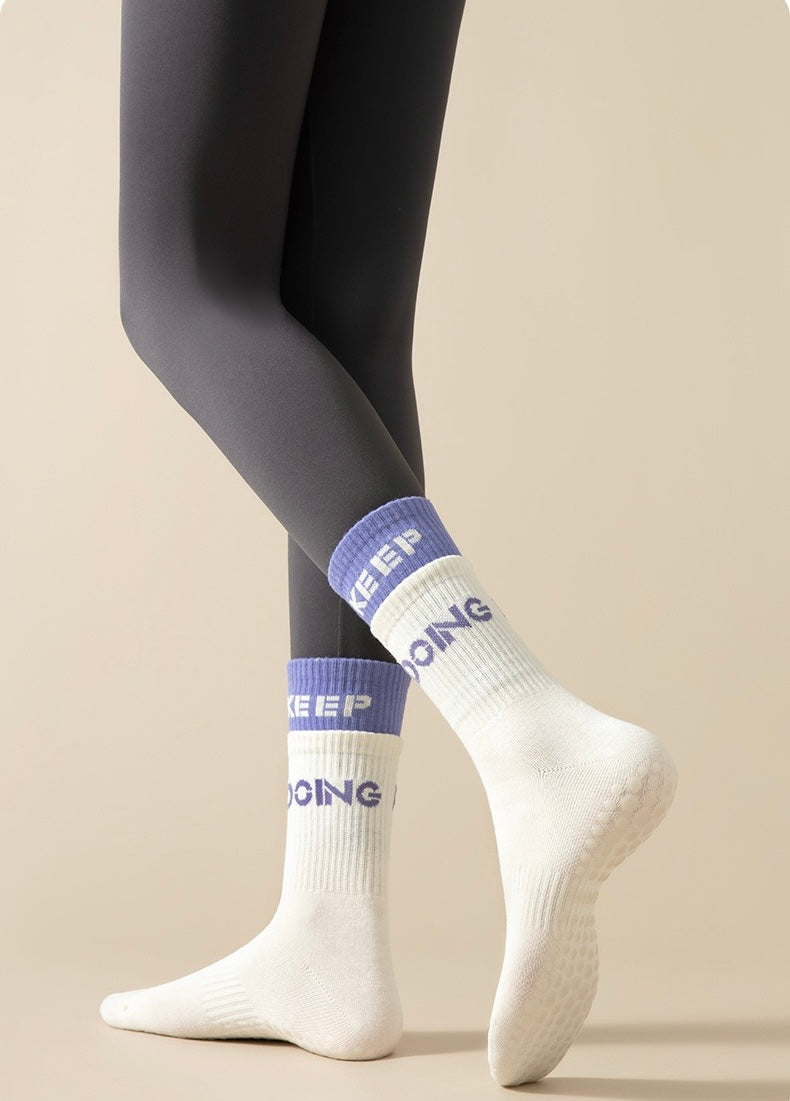 Cotton Anti Slip Yoga Socks Medium Length Socks Solid Color Fitness Pilates Women's Sports Socks Gradient Color Socks