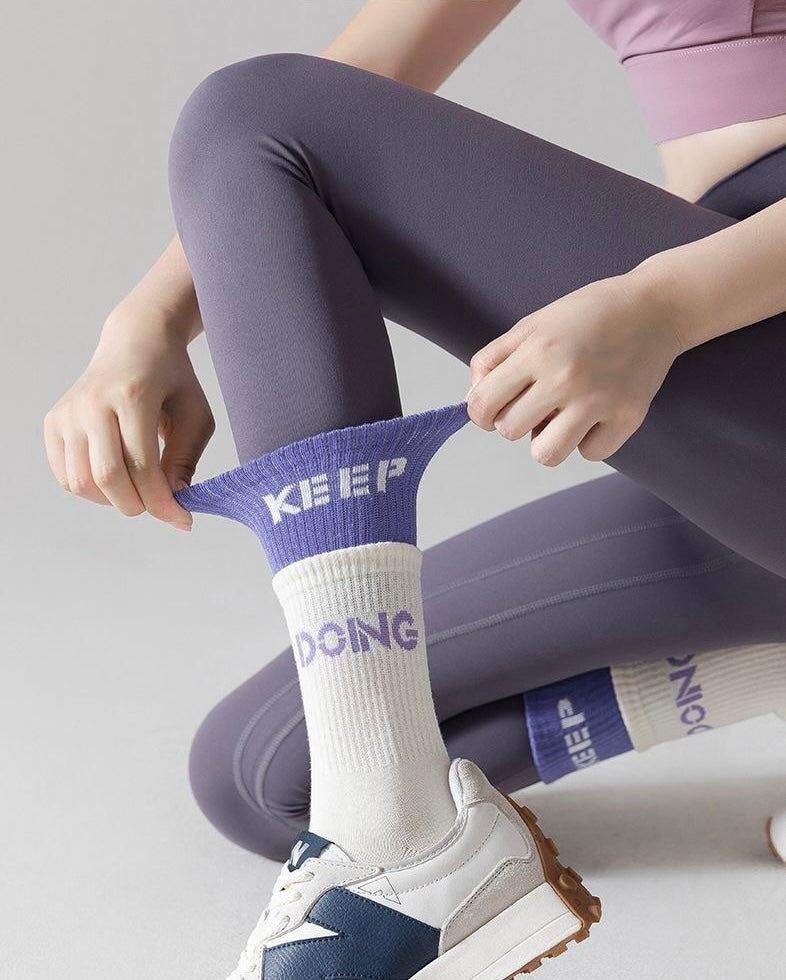 Cotton Anti Slip Yoga Socks Medium Length Socks Solid Color Fitness Pilates Women's Sports Socks Gradient Color Socks
