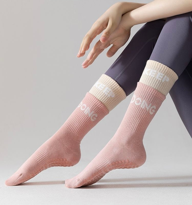 Cotton Anti Slip Yoga Socks Medium Length Socks Solid Color Fitness Pilates Women's Sports Socks Gradient Color Socks
