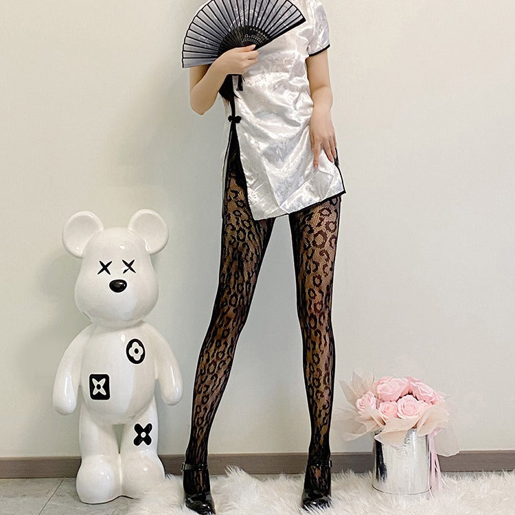 Fishnet pattern leopard print socks with a high waist are exciting.