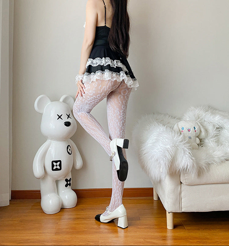 Fishnet pattern leopard print socks with a high waist are exciting.